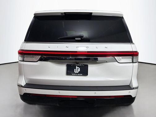 White Metallic 2023 Lincoln Navigator L Reserve