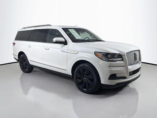 White Metallic 2023 Lincoln Navigator L Reserve