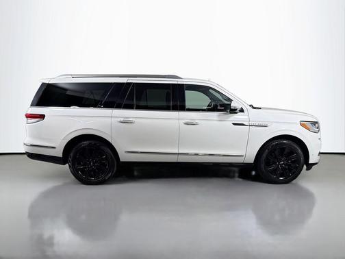 White Metallic 2023 Lincoln Navigator L Reserve