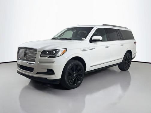 White Metallic 2023 Lincoln Navigator L Reserve