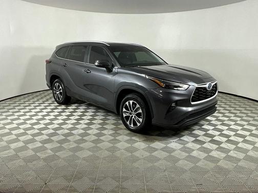 2024 Toyota Highlander Hybrid XLE