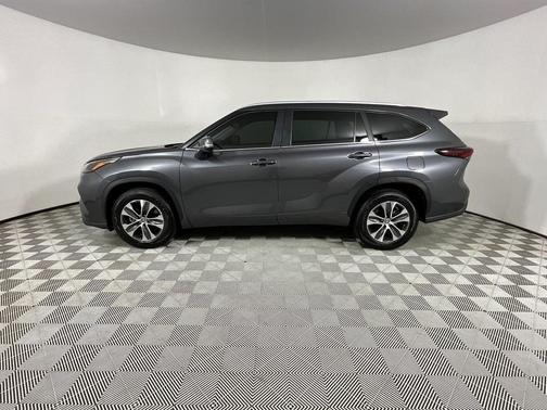 2024 Toyota Highlander Hybrid XLE