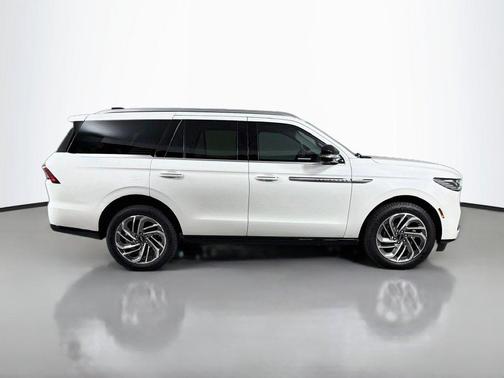Pristine White 2026 Lincoln Navigator Reserve