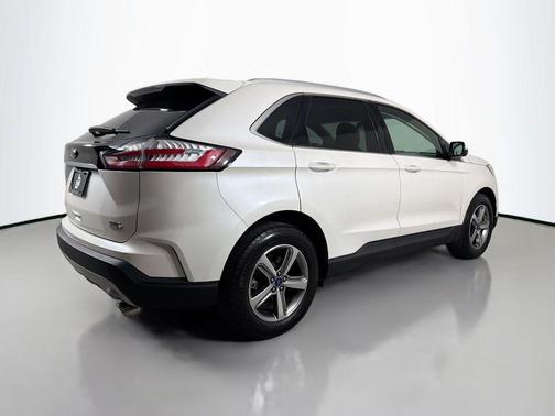 White Platinum 2019 Ford Edge SEL