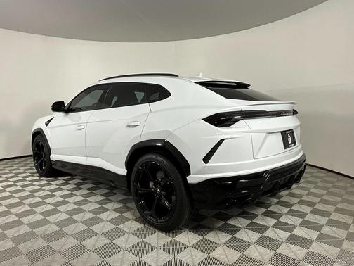 2020 Lamborghini Urus Base