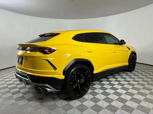 2022 Lamborghini Urus Base
