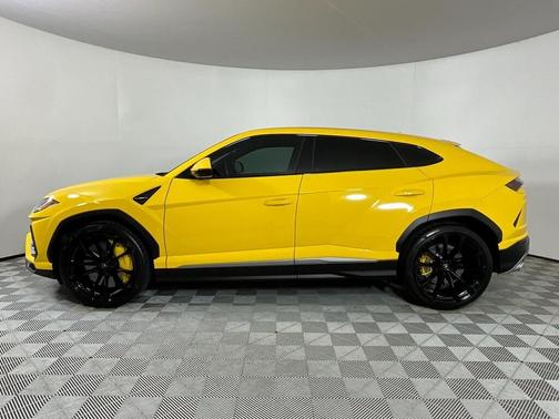 2022 Lamborghini Urus Base