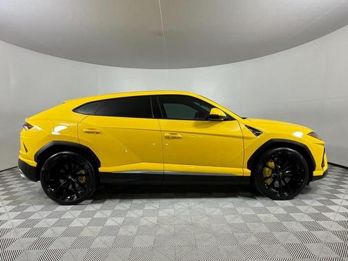 2022 Lamborghini Urus Base