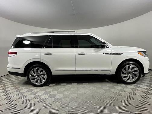 2024 Lincoln Navigator Premiere