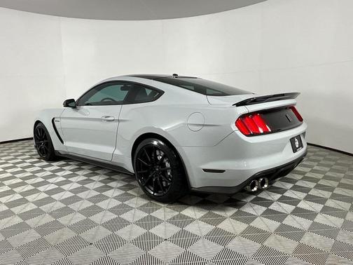 2017 Ford Shelby GT350 Base