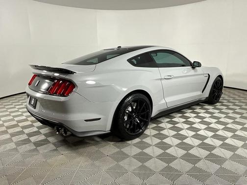 2017 Ford Shelby GT350 Base