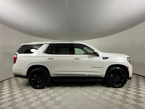 2022 GMC Yukon SLT