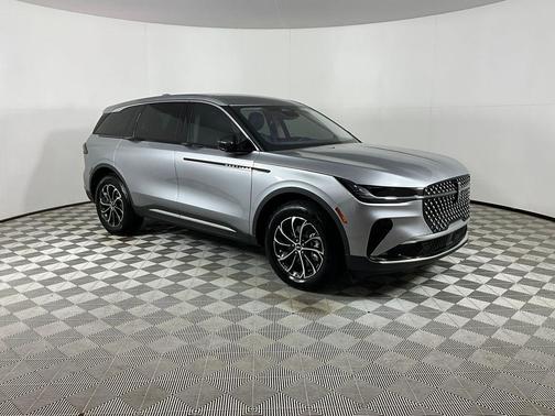 Radiance Metallic 2025 Lincoln Nautilus Premiere