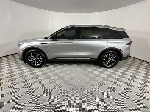 Radiance Metallic 2025 Lincoln Nautilus Premiere