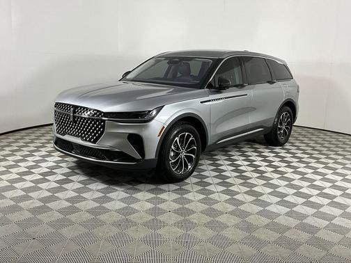 Radiance Metallic 2025 Lincoln Nautilus Premiere