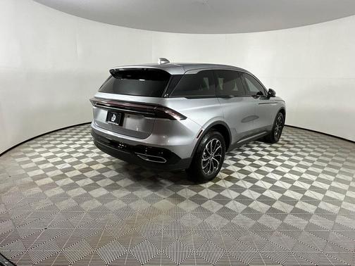 Radiance Metallic 2025 Lincoln Nautilus Premiere