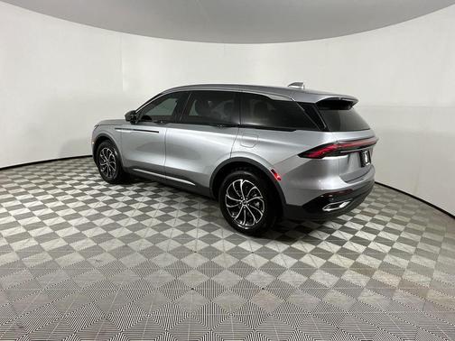 Radiance Metallic 2025 Lincoln Nautilus Premiere