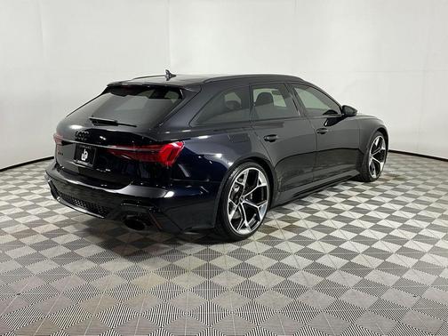 Sebring Black Crystal Effect 2025 Audi RS 6 Avant 4.0T