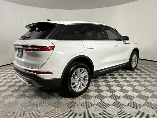 White Metallic 2023 Lincoln Corsair Standard