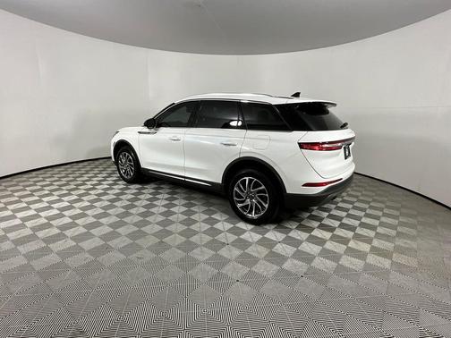 White Metallic 2022 Lincoln Corsair Standard
