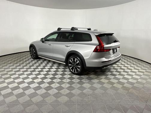 2025 Volvo V60 Cross Country B5 Ultra