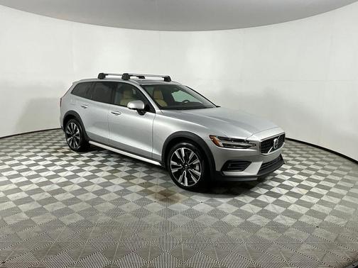 2025 Volvo V60 Cross Country B5 Ultra