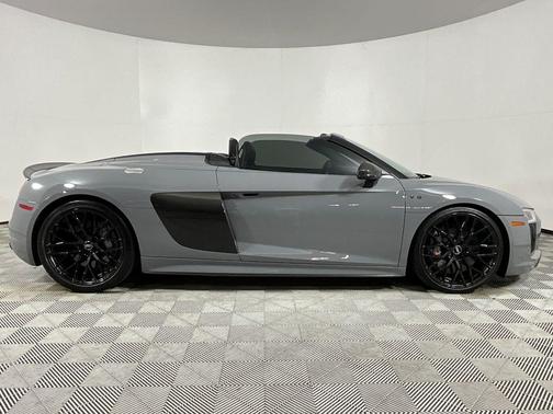 Audi Exclusive Color 2018 Audi R8 5.2 quattro Plus