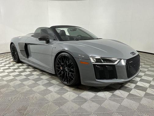 Audi Exclusive Color 2018 Audi R8 5.2 quattro Plus