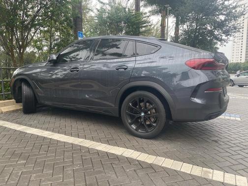 2022 BMW X6 xDrive40i