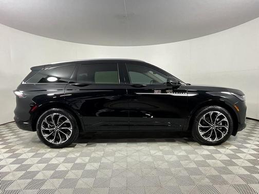 2025 Lincoln Nautilus Reserve