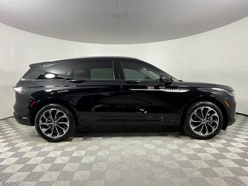 2025 Lincoln Nautilus Reserve