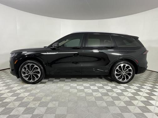 2025 Lincoln Nautilus Reserve