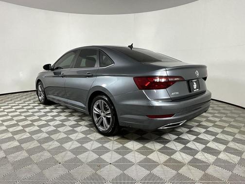 Platinum Gray Metallic 2021 Volkswagen Jetta 1.4T R-Line