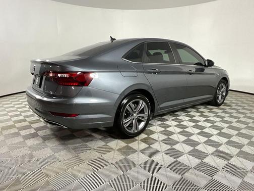 Platinum Gray Metallic 2021 Volkswagen Jetta 1.4T R-Line