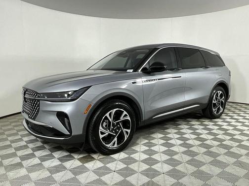 Gray Metallic 2025 Lincoln Nautilus Premiere