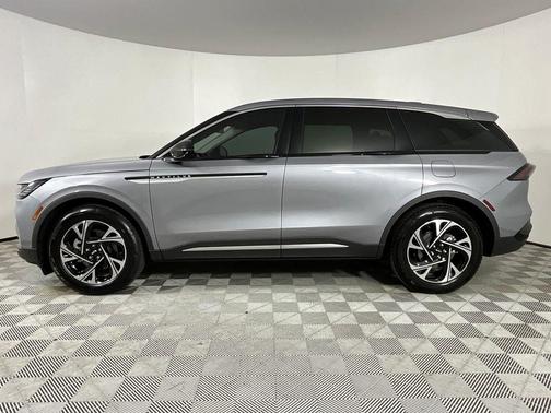 Gray Metallic 2025 Lincoln Nautilus Premiere