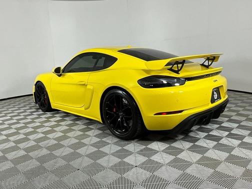 2022 Porsche 718 Cayman GT4