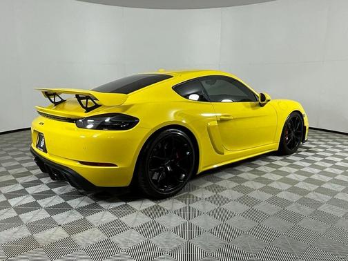 2022 Porsche 718 Cayman GT4