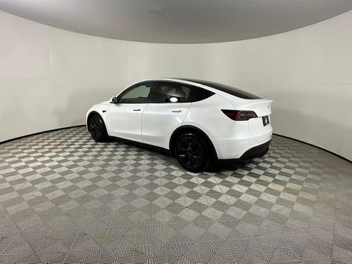 White 2024 Tesla Model Y Long Range