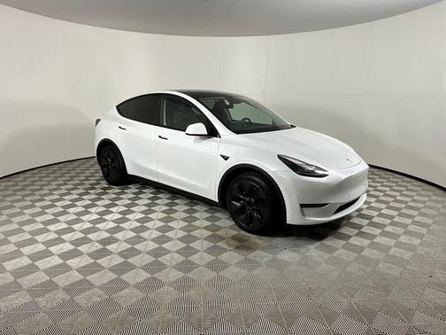 White 2024 Tesla Model Y Long Range