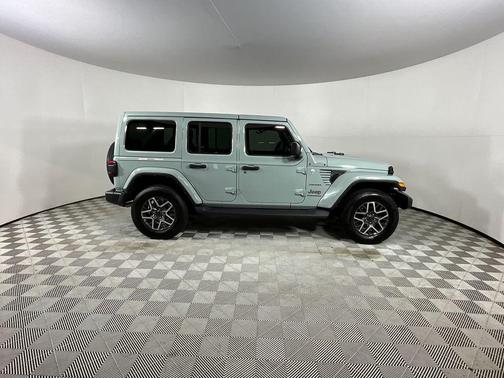 Earl Clearcoat 2024 Jeep Wrangler Sahara