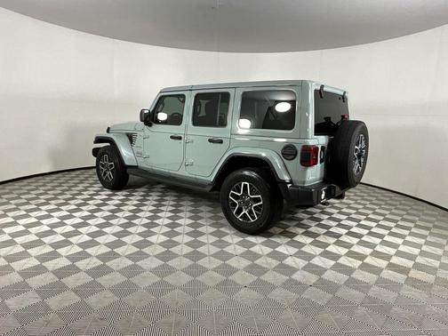 Earl Clearcoat 2024 Jeep Wrangler Sahara