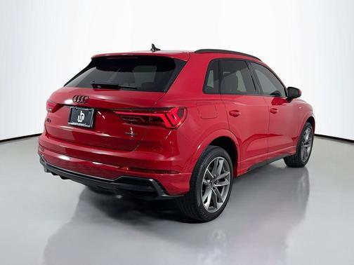 Tango Red Metallic 2022 Audi Q3 45 S line Premium