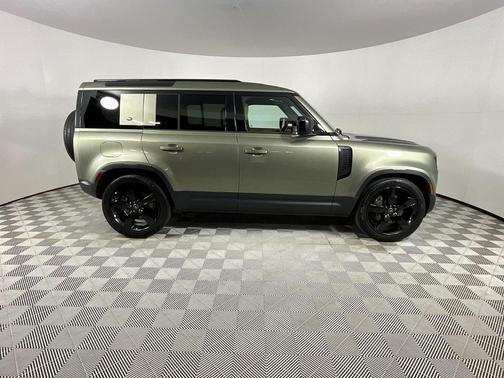 2023 Land Rover Defender 110 SE