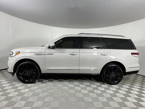 2022 Lincoln Navigator Reserve