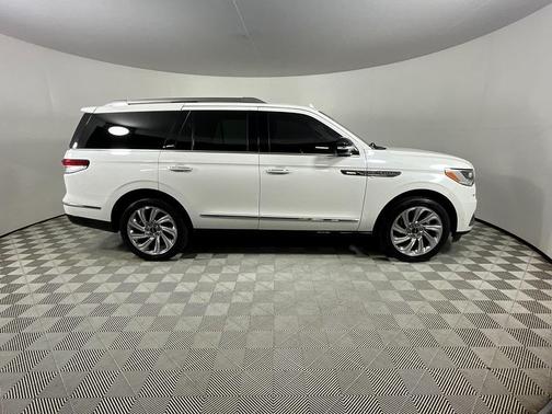 2024 Lincoln Navigator Premiere
