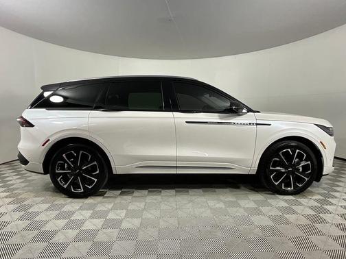 White Platinum Clearcoat Metallic 2024 Lincoln Nautilus Reserve