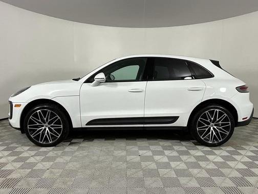 2022 Porsche Macan Base