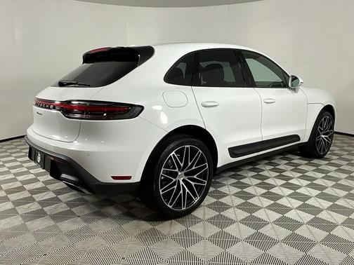 2022 Porsche Macan Base
