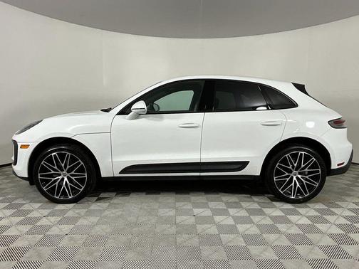 2022 Porsche Macan Base
